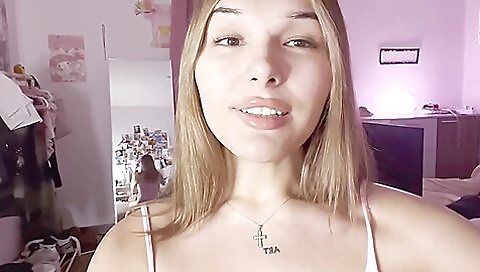 Teen amateur video shows her ass getting fucked hard