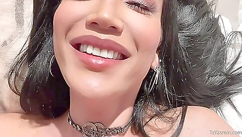 Sexy trans shemale with big ass fucks a guy in her panties