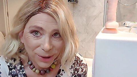 Blonde milf gets fucked in the hotel bed in stockings